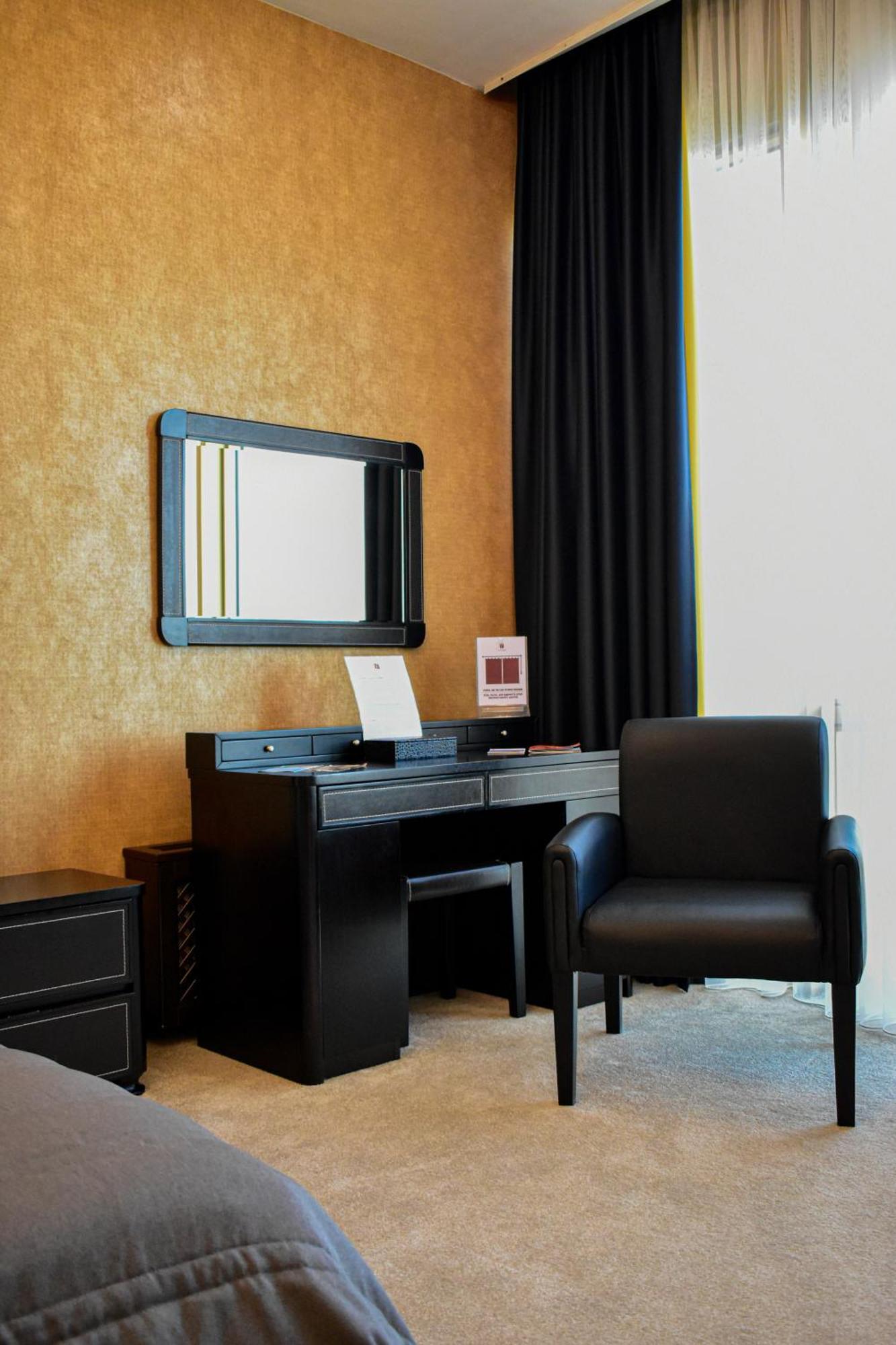 Hotel Feride Vinnytsia Bagian luar foto