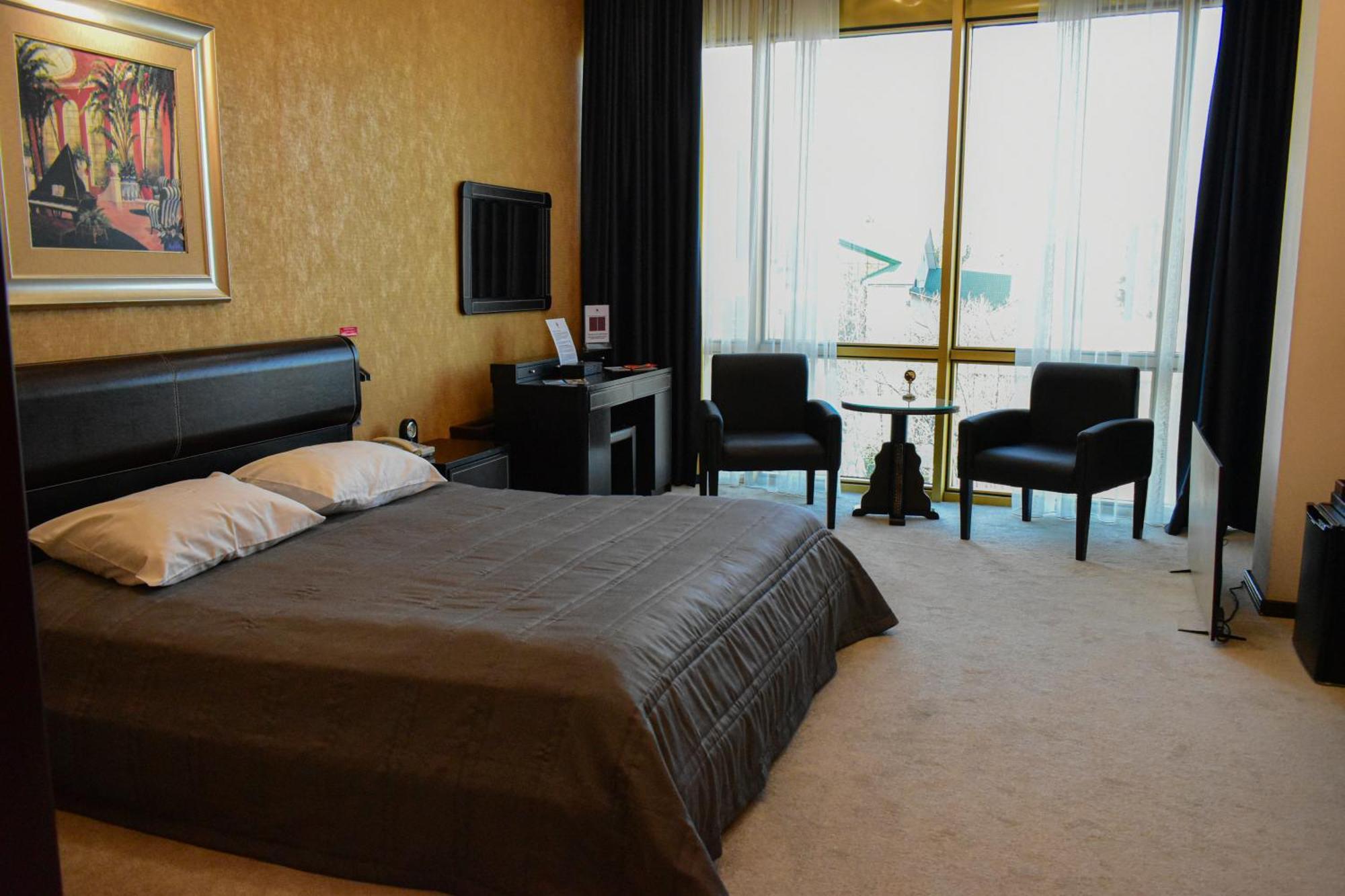 Hotel Feride Vinnytsia Bagian luar foto