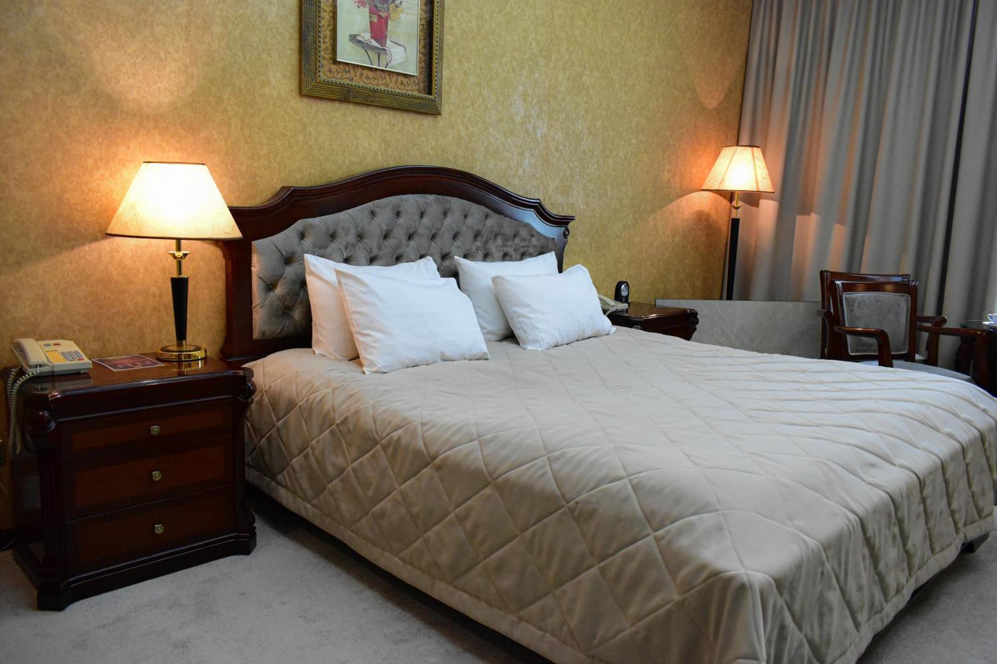 Hotel Feride Vinnytsia Bagian luar foto